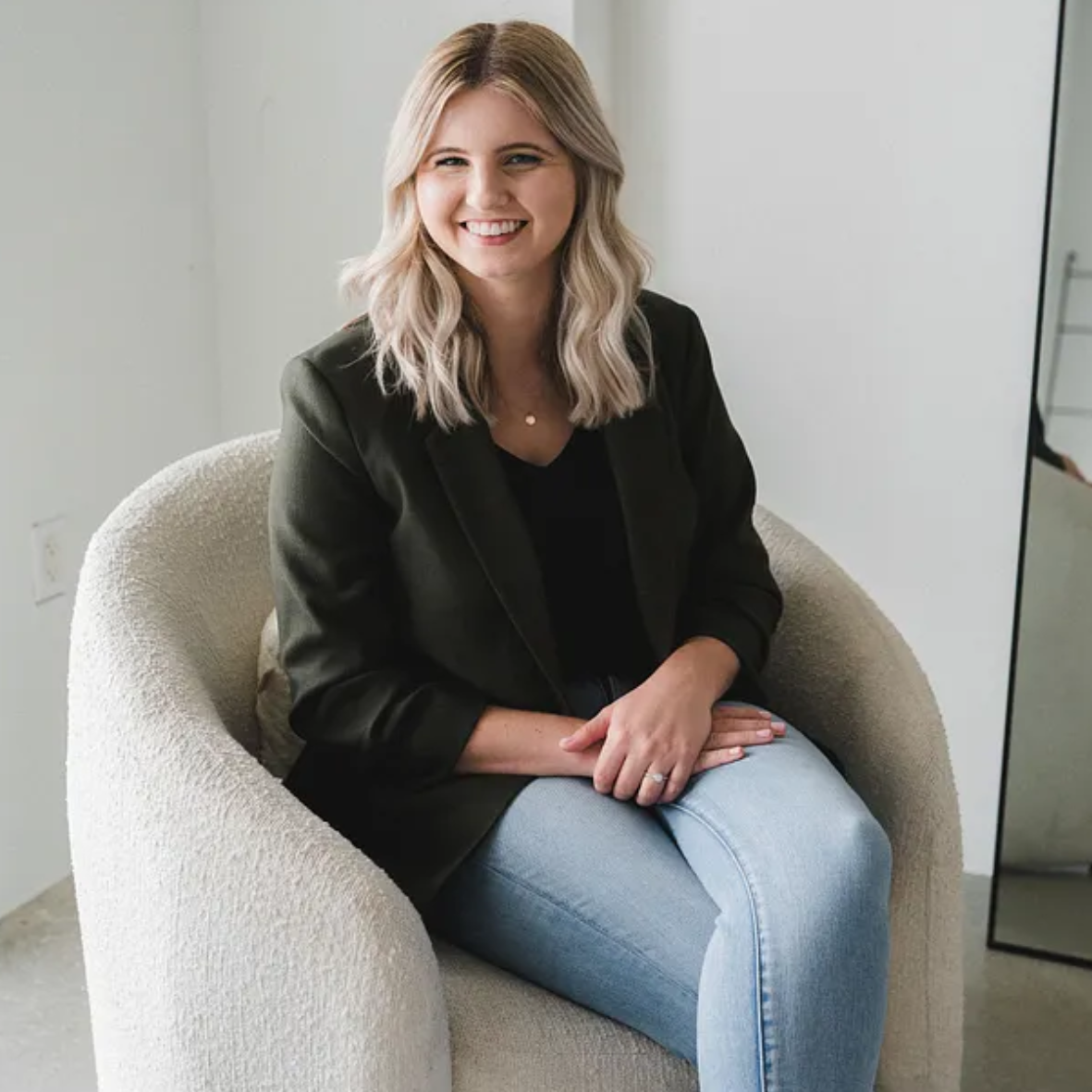 Empowering Women in Well-being: Hannah Mayderry of Philosophie Therapy On The Five Lifestyle Tweaks That Will Help Support People’s Journey Towards Better Wellbeing