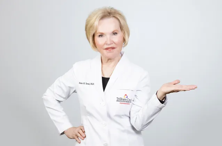 Clean Beauty: Dr Helen M Torok of the Trillium Creek Dermatology Center On 5 Things You Need To Create a Successful Clean Beauty Brand