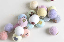 Load image into Gallery viewer, Natural Bath Bombs and Shower Steamers Gift Set
